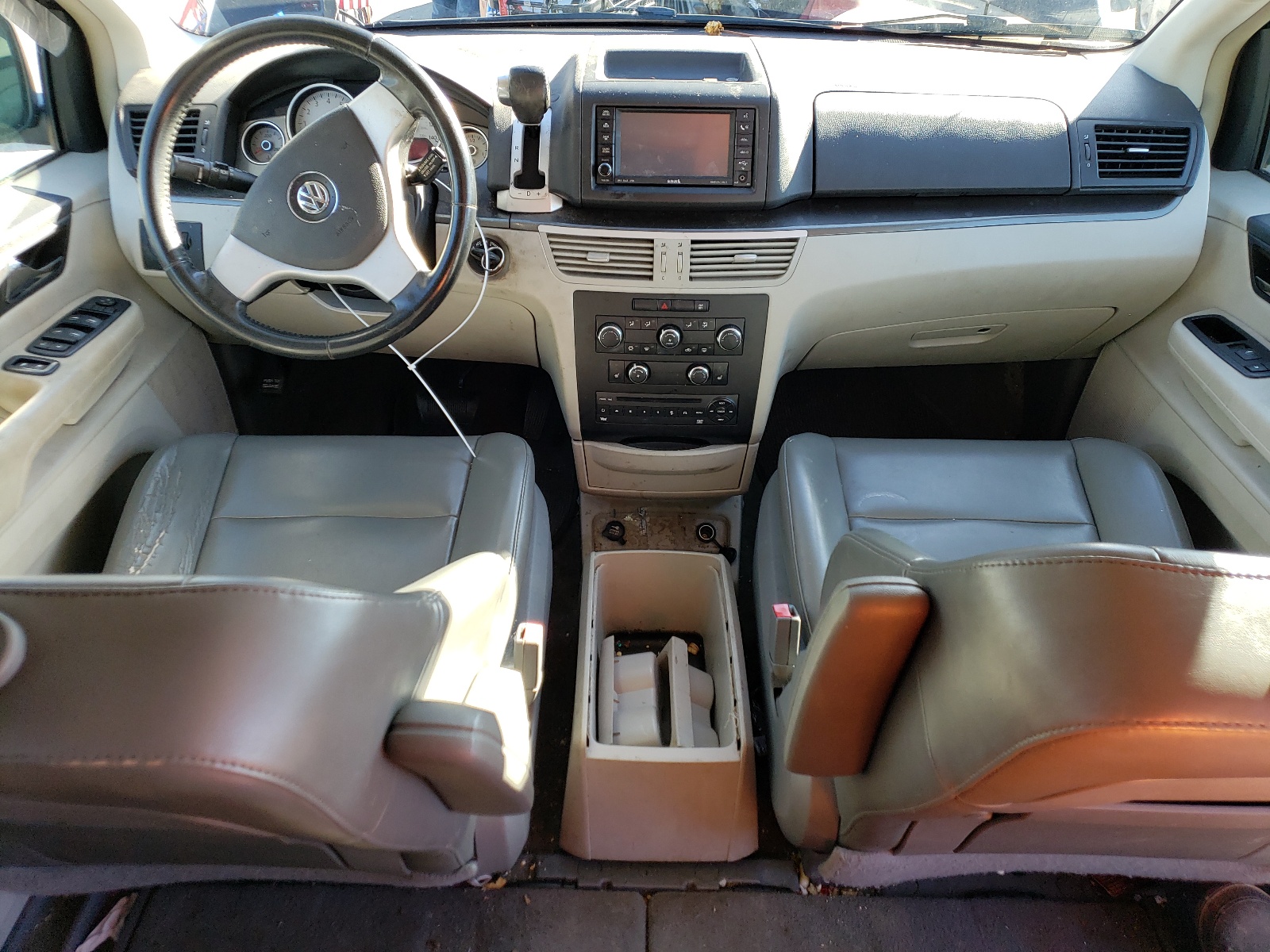 2V4RW3D11AR202658 2010 Volkswagen Routan Se