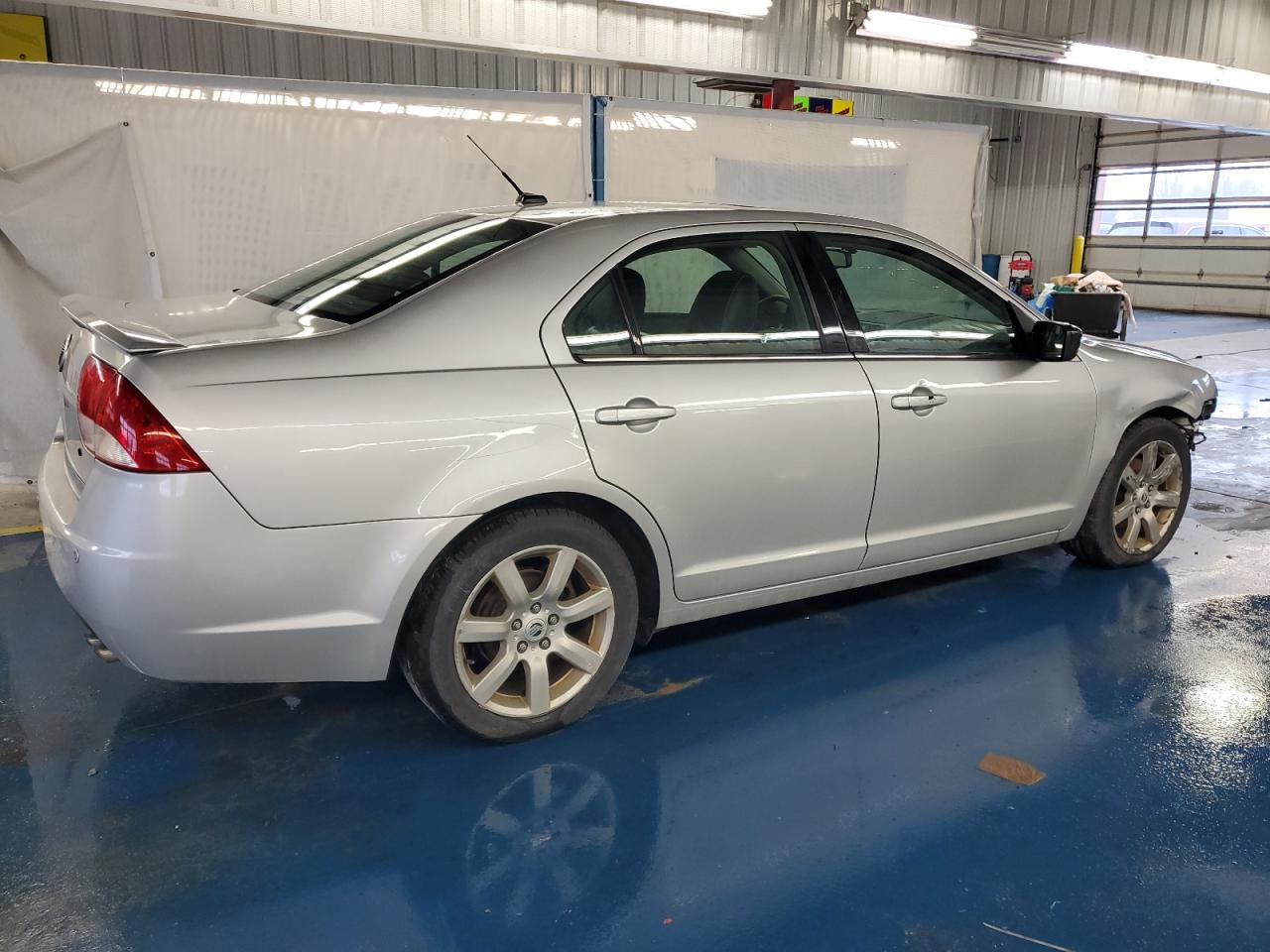 2010 Mercury Milan - Image 3