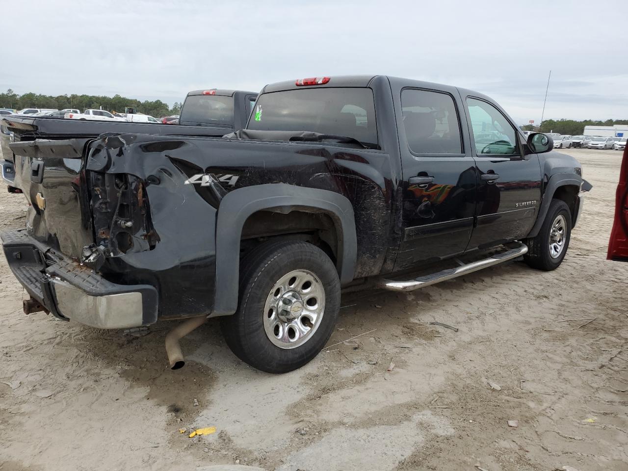 2012 Chevrolet Silverado - Image 3