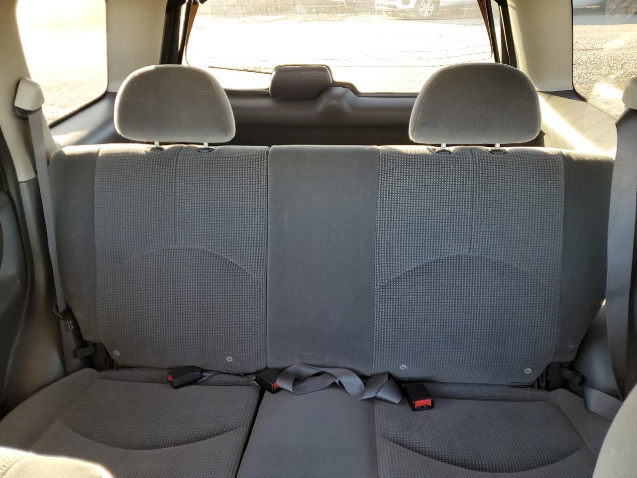 2004 Mazda Tribute - Image 10