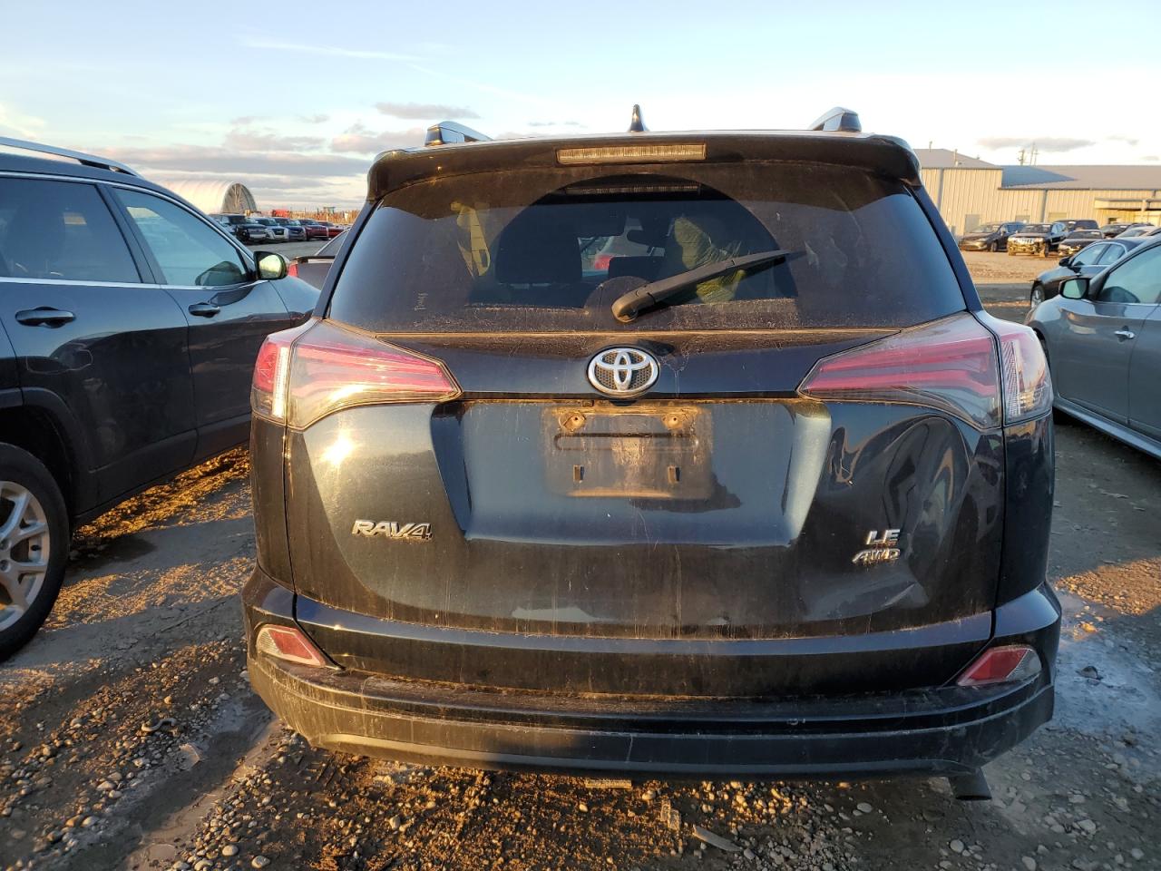 JTMBFREV5HJ710744 2017 Toyota Rav4 Le