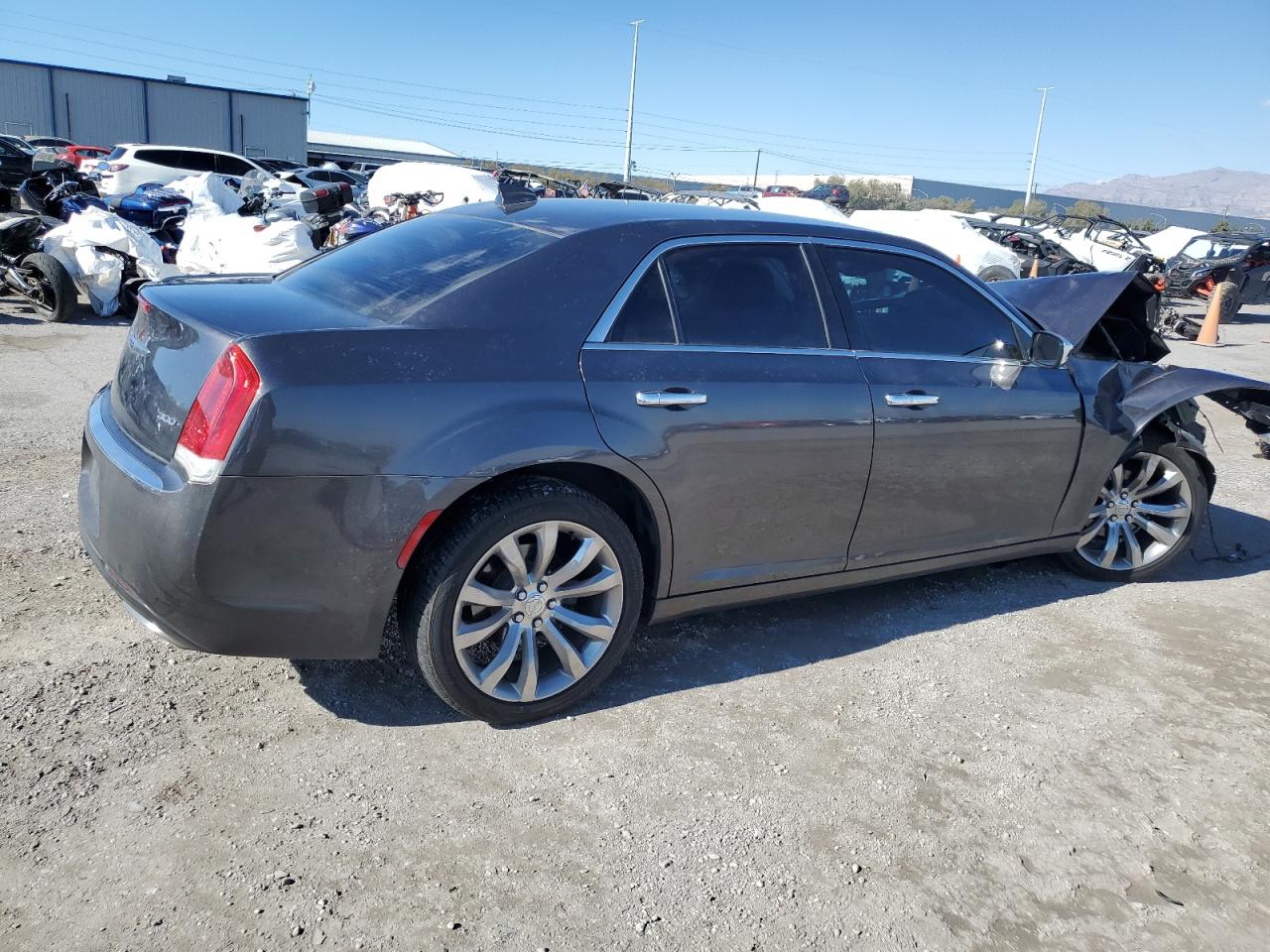 VIN 2C3CCAEG8KH690583 2019 CHRYSLER 300 no.3