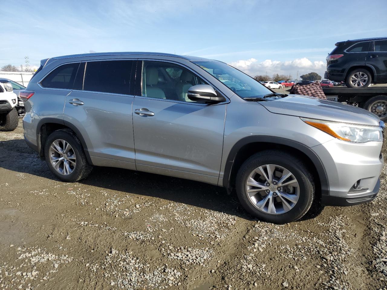 2015 Toyota Highlander Xle VIN: 5TDJKRFH3FS143322 Lot: 38590234