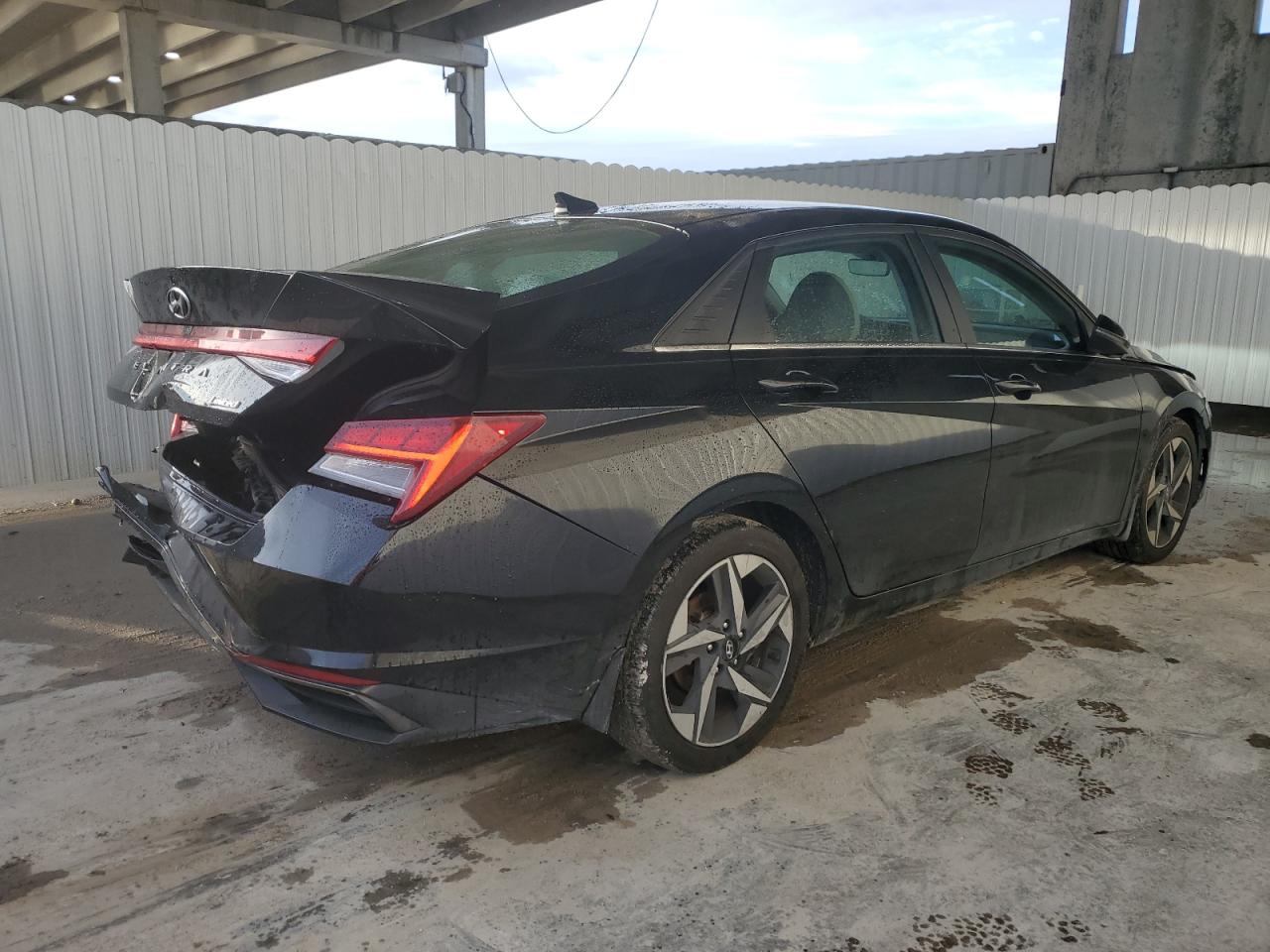 2022 Hyundai Elantra - Image 3