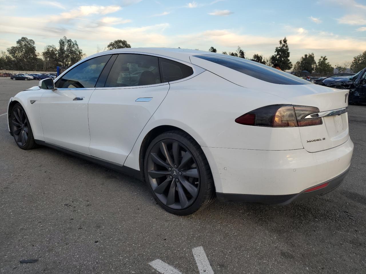 5YJSA1E2XGF122852 2016 Tesla Model S