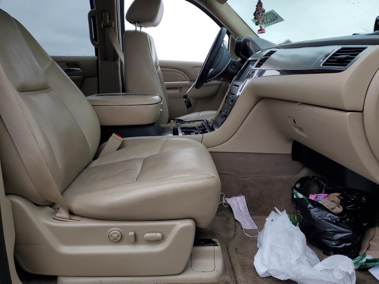 1GYUKBEF6AR279823 2010 Cadillac Escalade Luxury