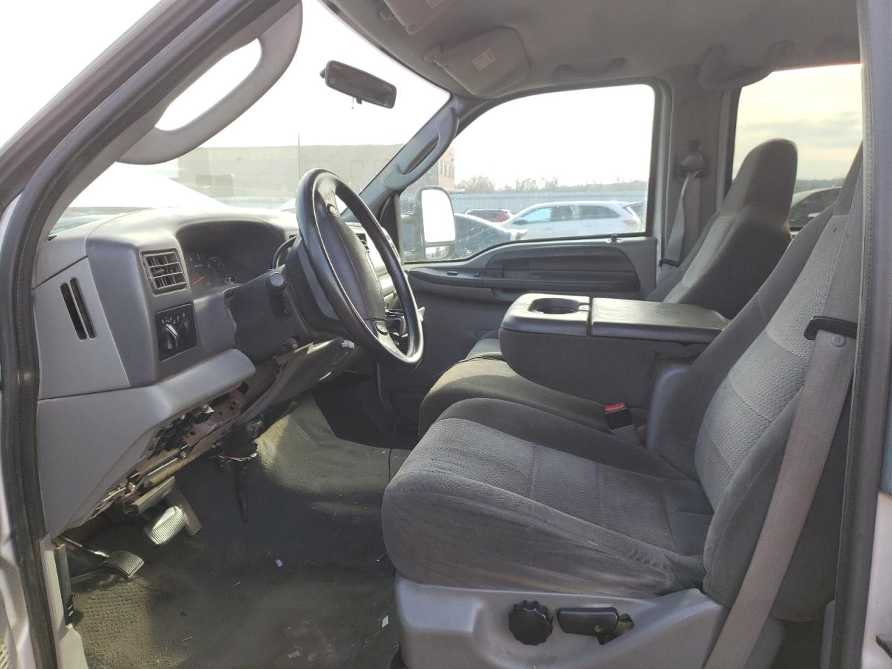 2003 Ford F350 - Image 7