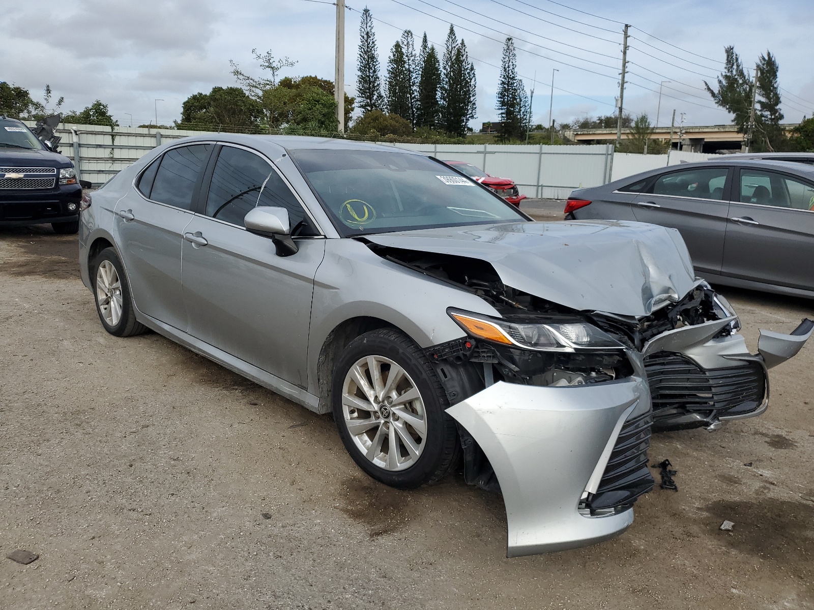 2021 Toyota Camry Le vin: 4T1C11AK1MU520167