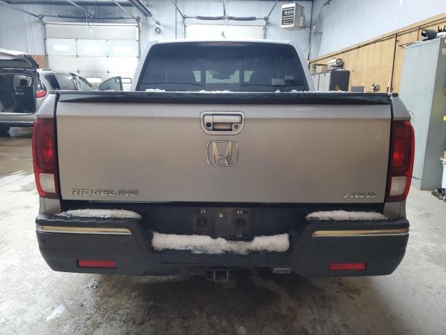 Pickups HONDA RIDGELINE 2017 Srebrny