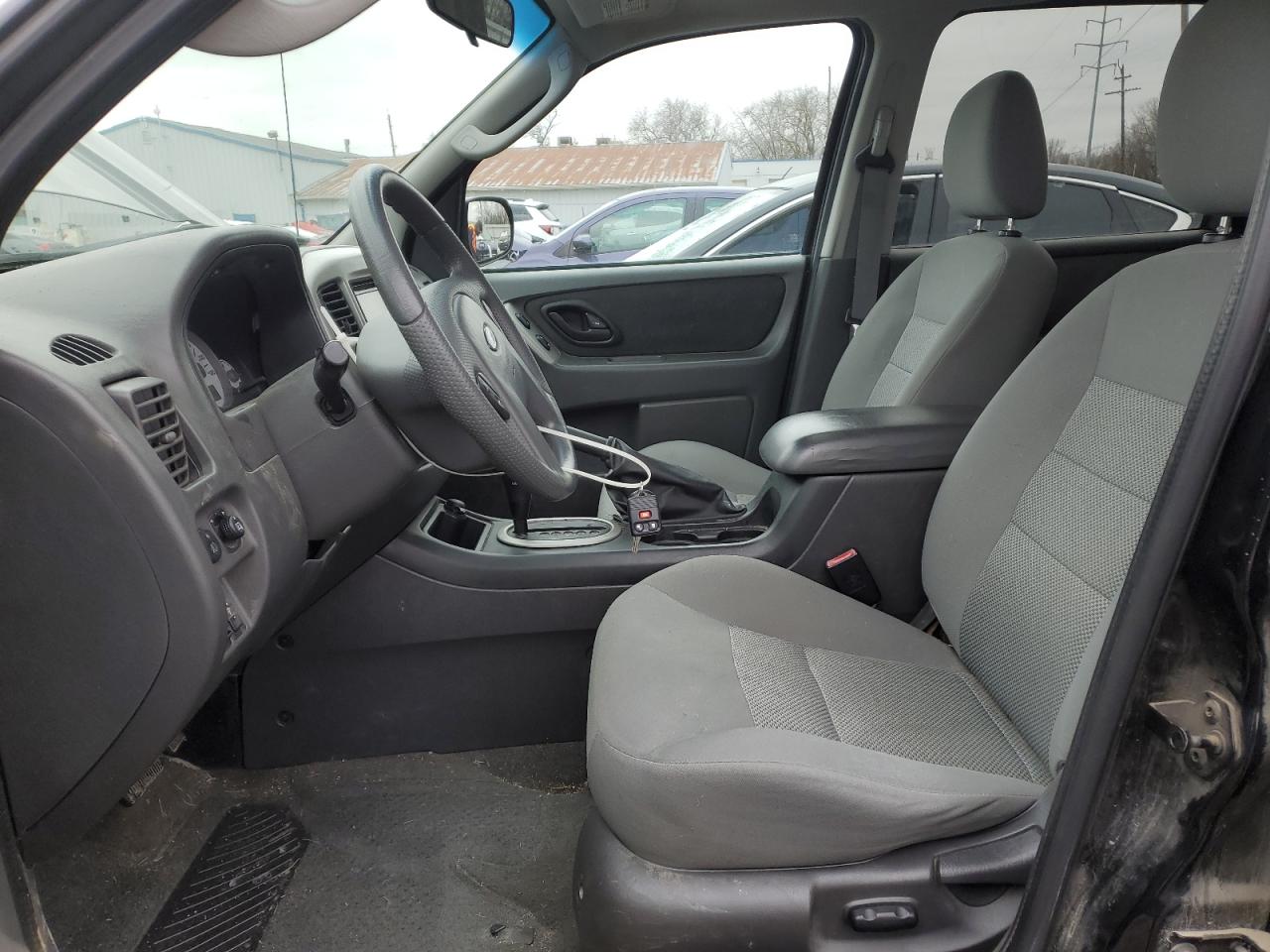 2005 Ford Escape Xlt VIN: 1FMYU93175KD53293 Lot: 82142443