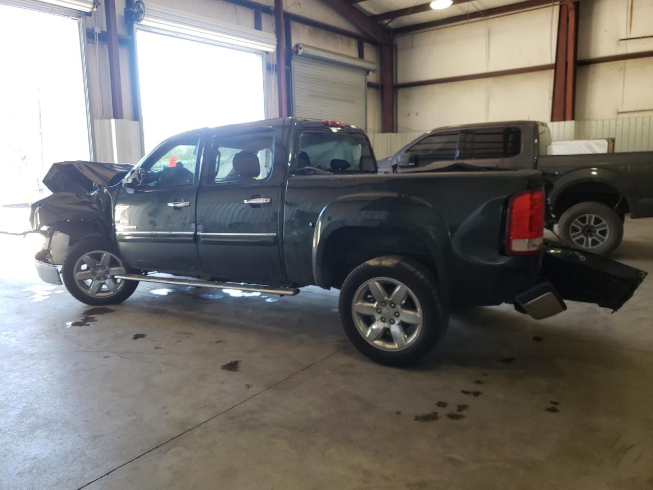 2013 GMC Sierra - Image 2