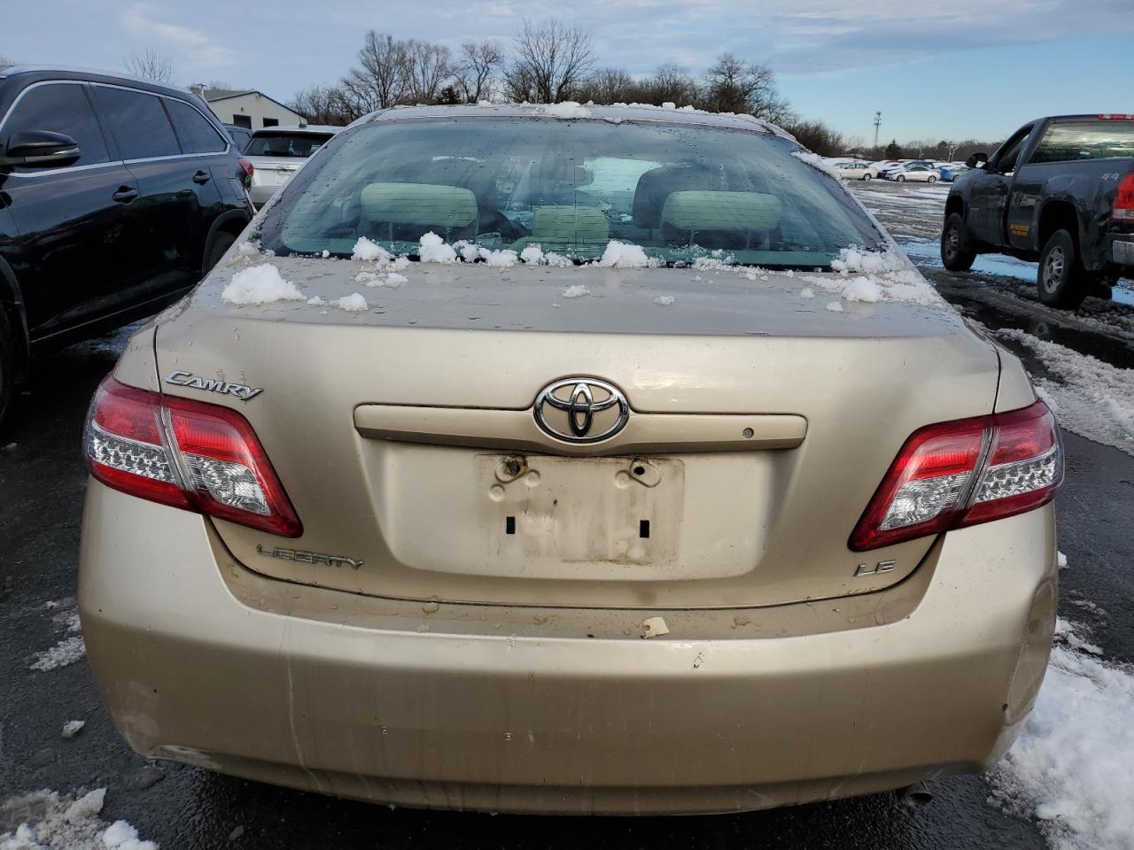 2010 Toyota Camry Base VIN: 4T4BF3EK2AR004517 Lot: 39401214