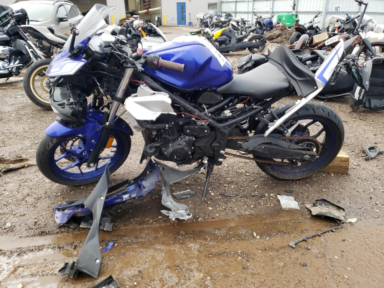 MH3RH06Y0HK017380 2017 Yamaha Yzfr3