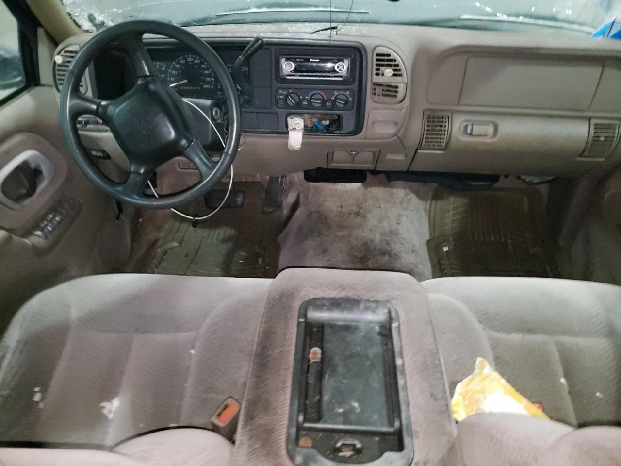 1998 Chevrolet Suburban C1500 VIN: 3GNEC16R3WG133520 Lot: 80033184