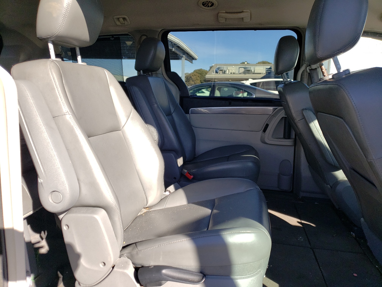 2V4RW3D11AR202658 2010 Volkswagen Routan Se