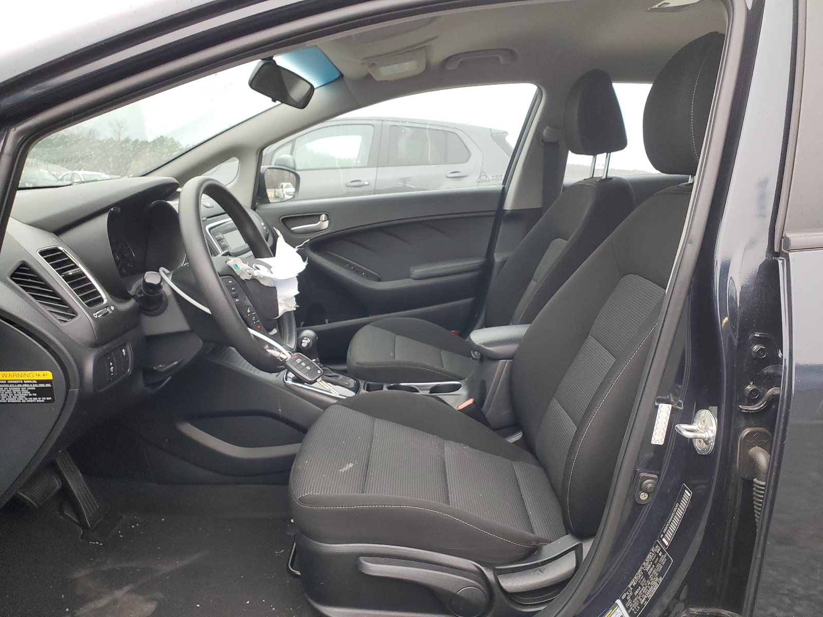 KNAFK5A84H5718281 2017 Kia Forte Lx