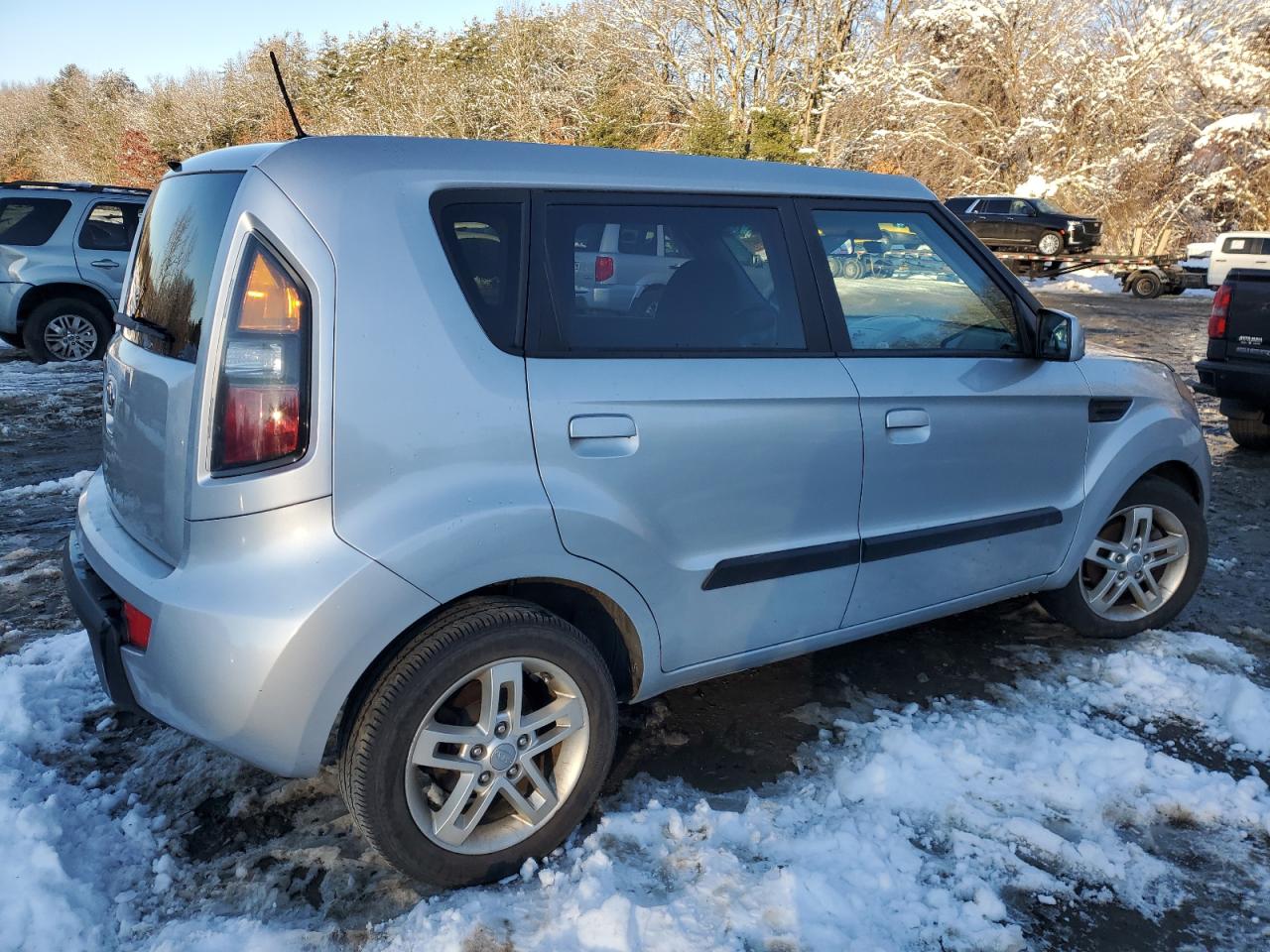 2010 Kia Soul + VIN: KNDJT2A20A7157849 Lot: 82098493