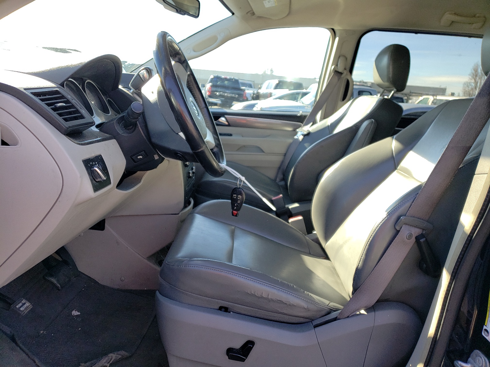 2V4RW3D11AR202658 2010 Volkswagen Routan Se