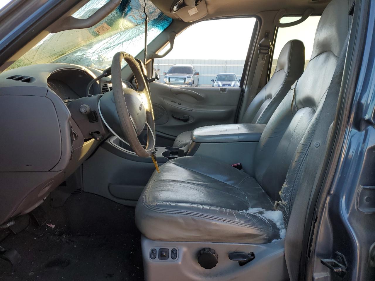 2000 Ford Expedition Xlt VIN: 1FMRU1560YLB18103 Lot: 37860204