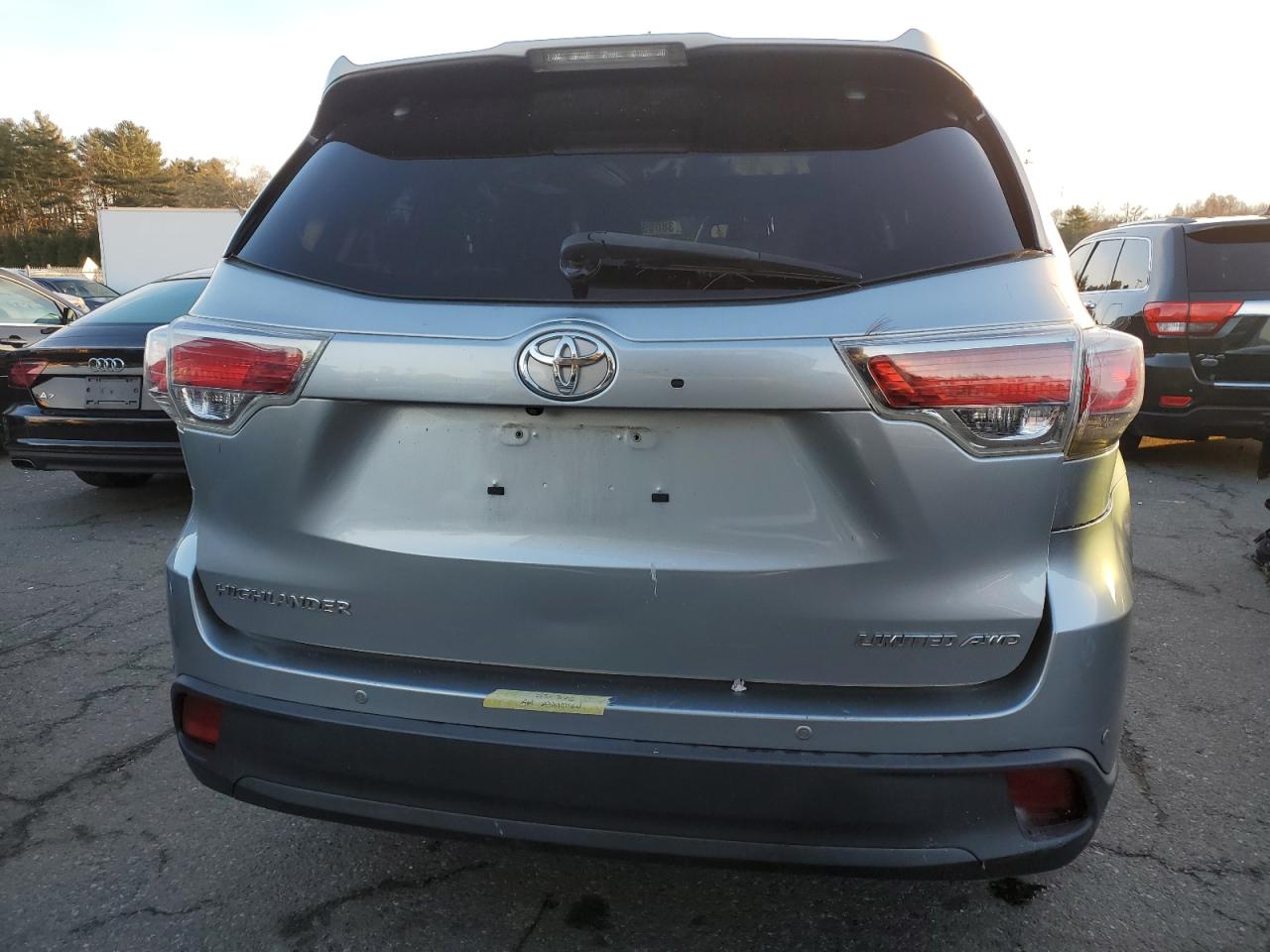 2015 Toyota Highlander - Image 6