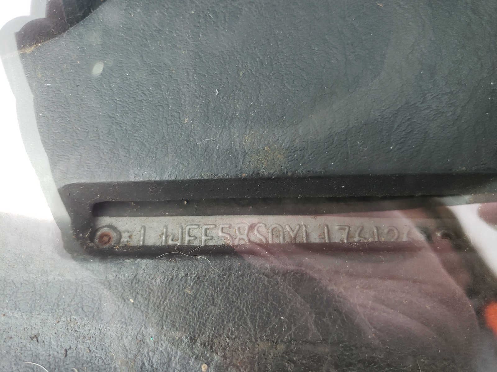 1J4FF58S0YL176126 2000 Jeep Cherokee Classic