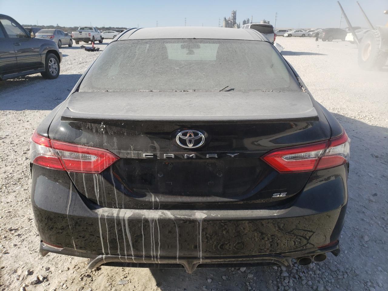 2018 Toyota Camry L VIN: 4T1B11HK5JU151164 Lot: 39174234