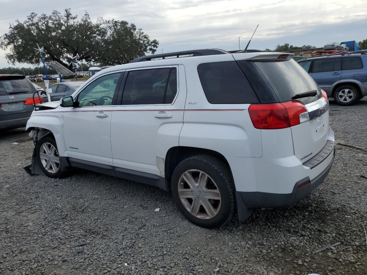 2010 GMC Terrain - Image 2