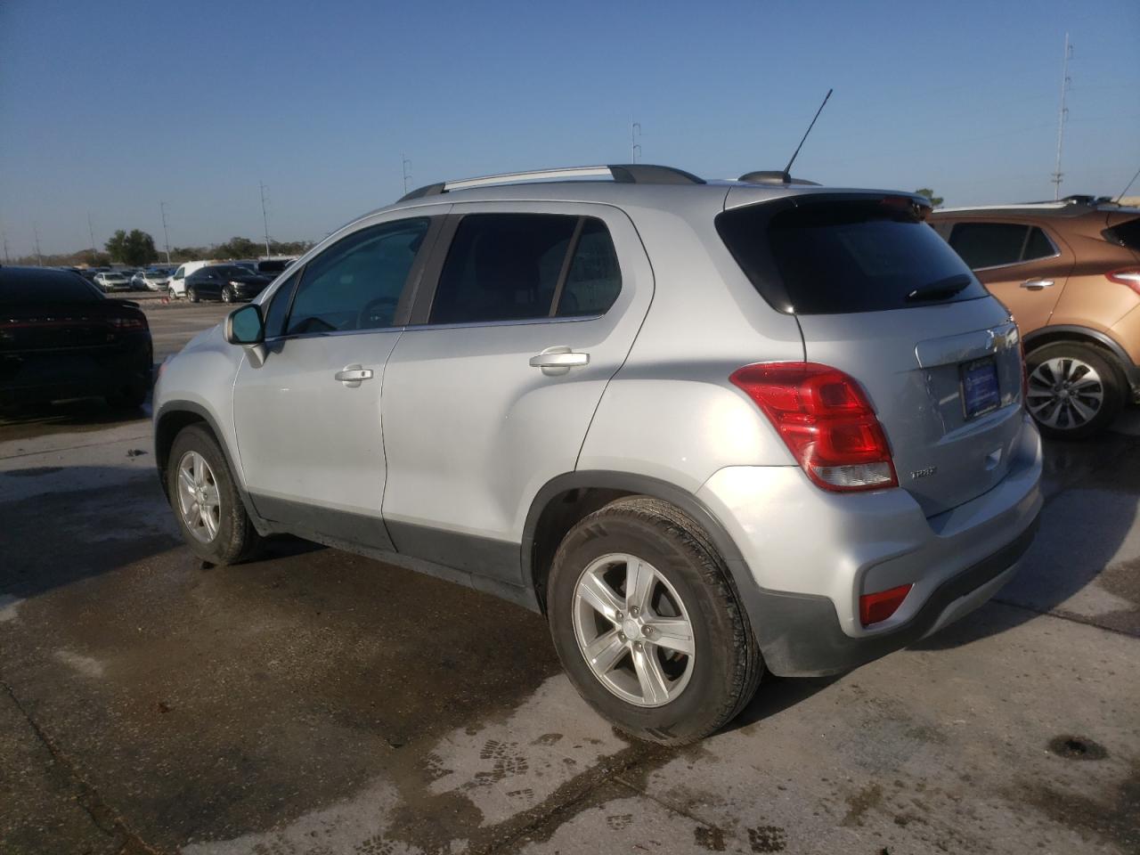 VIN 3GNCJLSB4JL258799 2018 CHEVROLET TRAX no.2