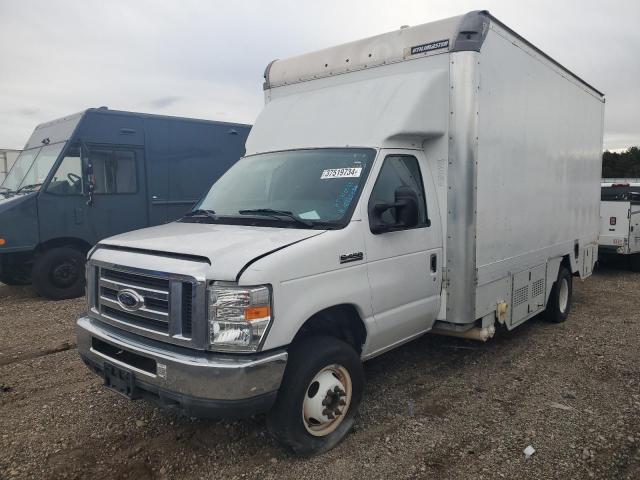 2015 Ford Econoline E450 Super Duty Cutaway Van