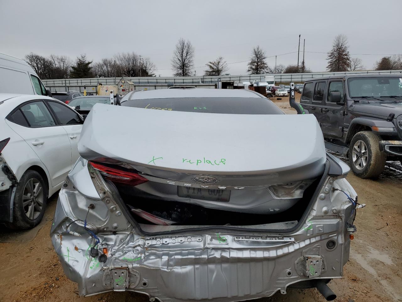 2018 Toyota Camry L VIN: 4T1B11HK7JU101835 Lot: 64432894