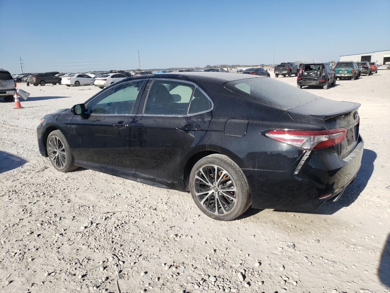 4T1B11HK5JU151164 2018 TOYOTA CAMRY - Image 2