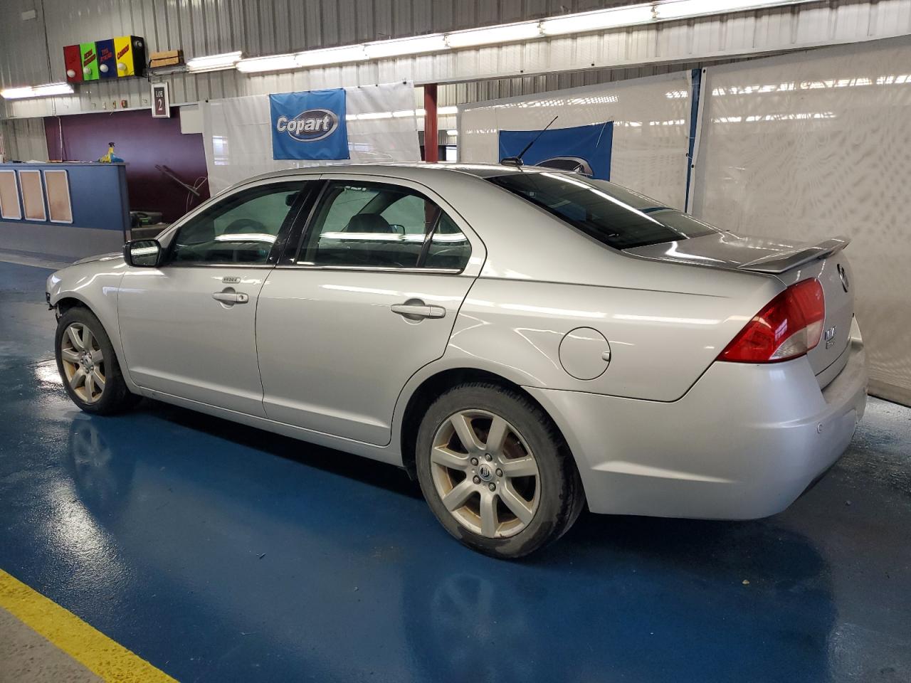 2010 Mercury Milan - Image 2