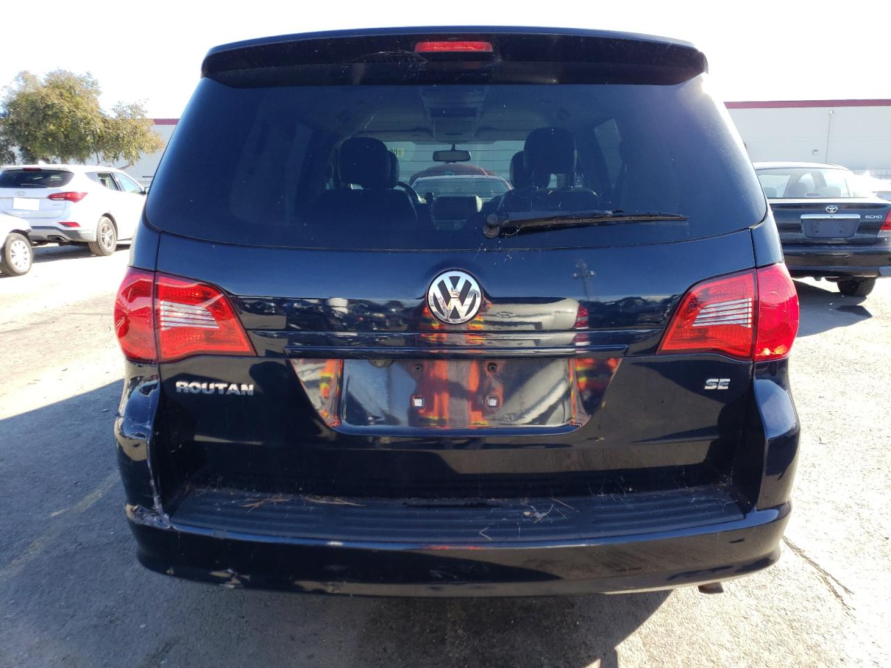 2V4RW3D11AR202658 2010 Volkswagen Routan Se