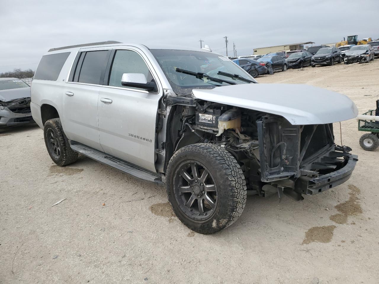 VIN 1GNSKHKC8HR146167 2017 CHEVROLET SUBURBAN no.4