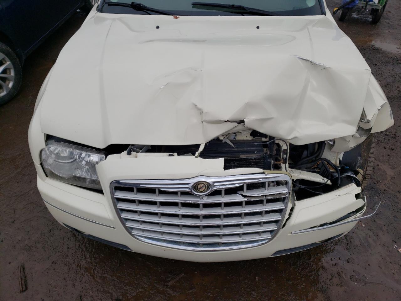 2010 Chrysler 300 - Image 11