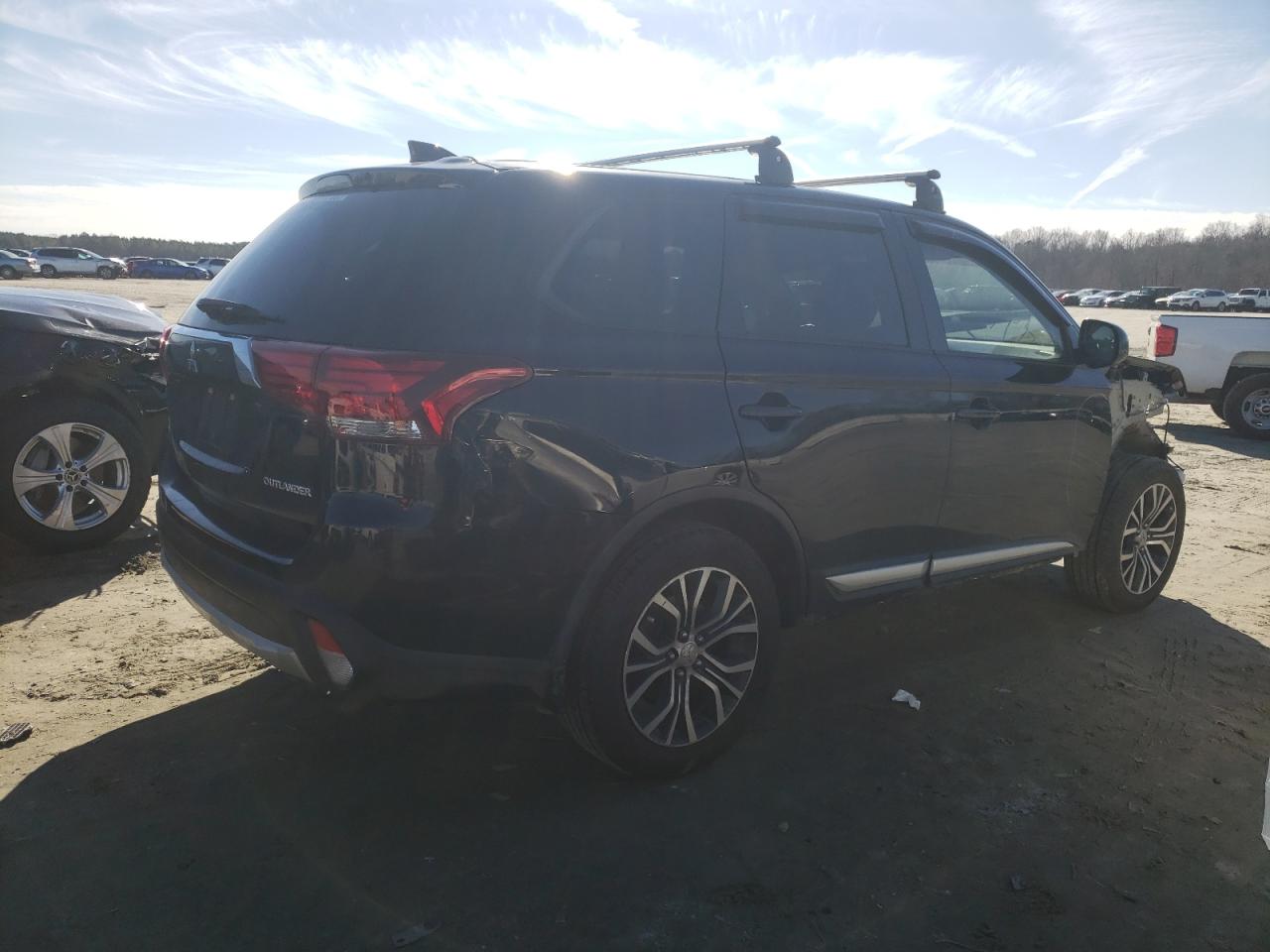 VIN JA4AZ3A30JZ071436 2018 MITSUBISHI OUTLANDER no.3