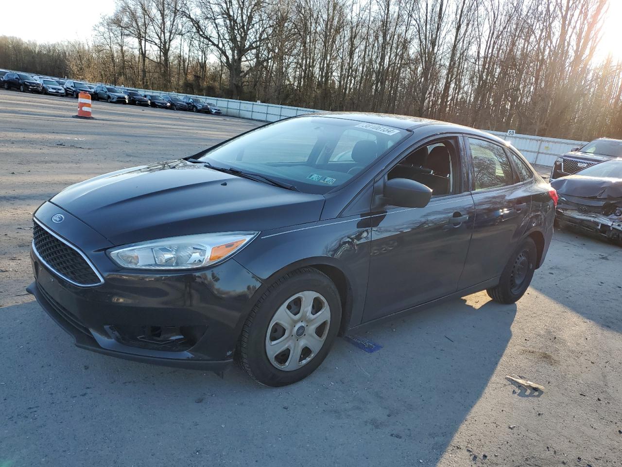 1FADP3E28HL266097 2017 FORD FOCUS - Image 1