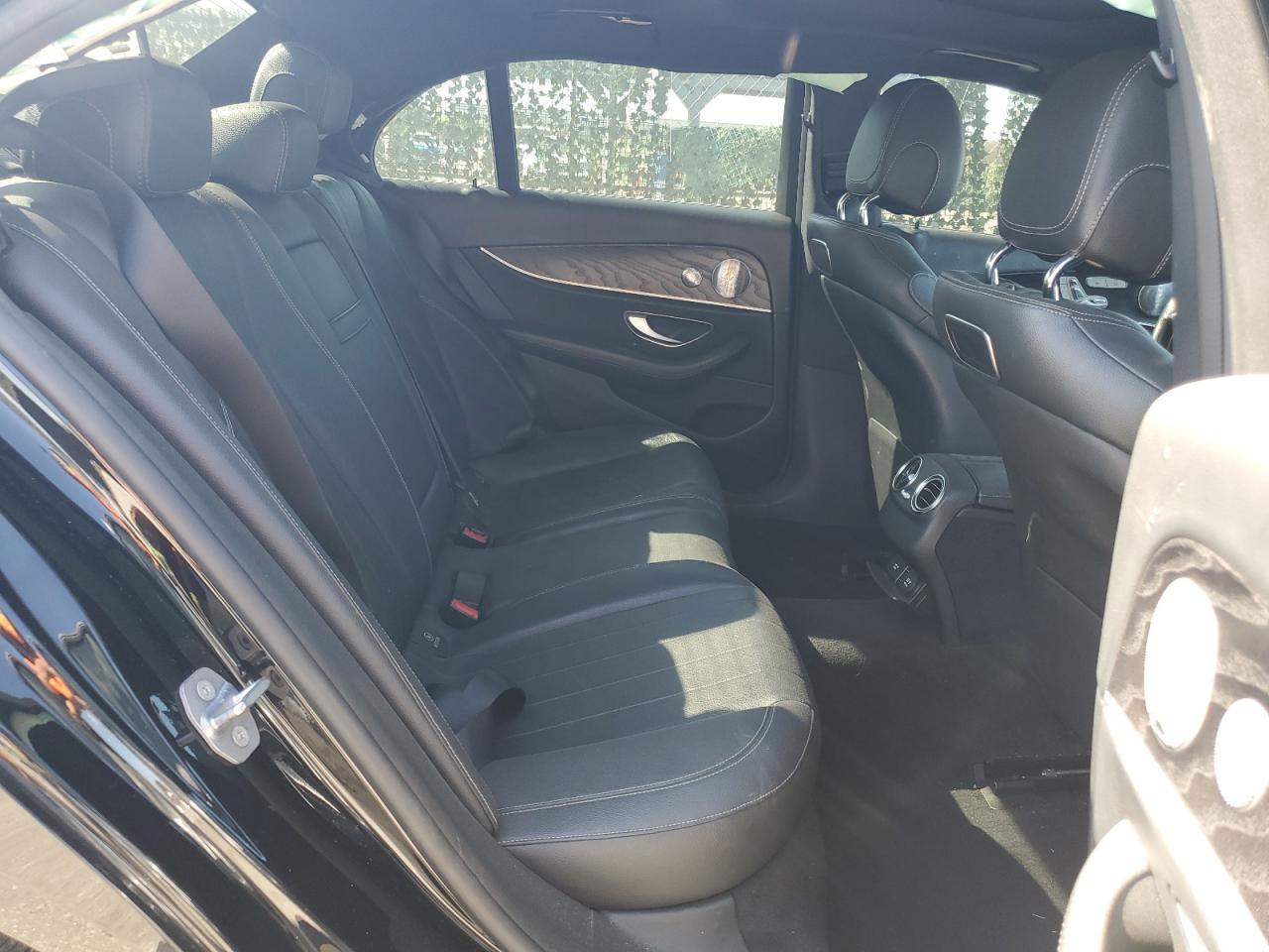 2018 Mercedes-Benz E 300 VIN: WDDZF4JB0JA425006 Lot: 40972074