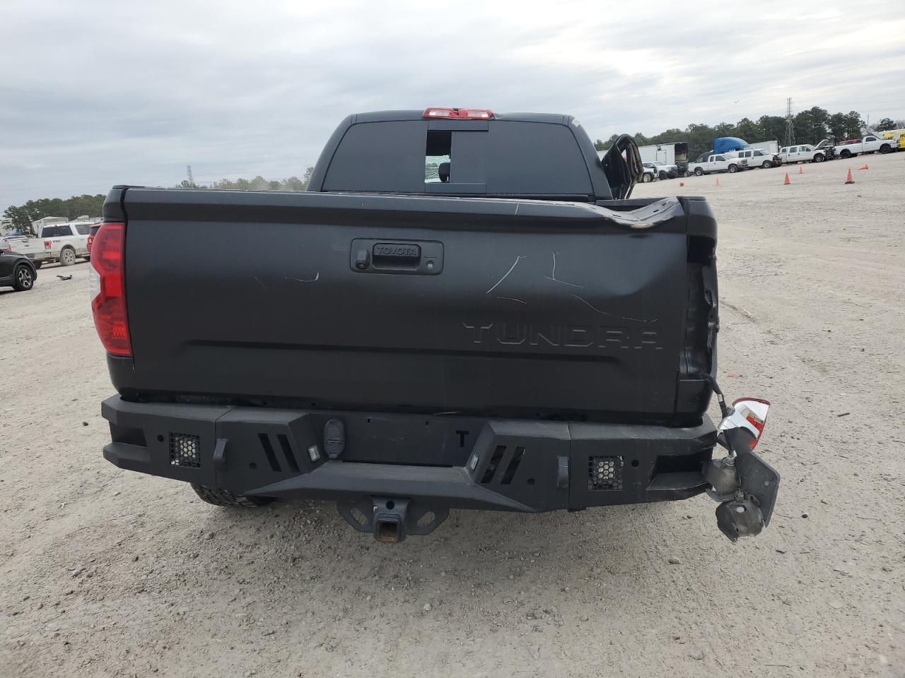 2014 Toyota Tundra - Image 6