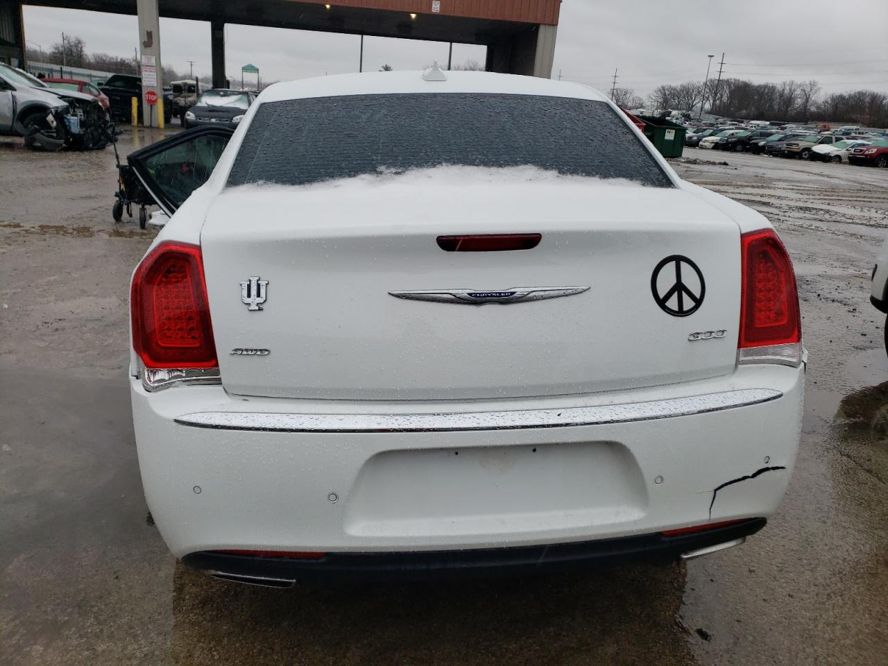 2018 Chrysler 300 - Image 6
