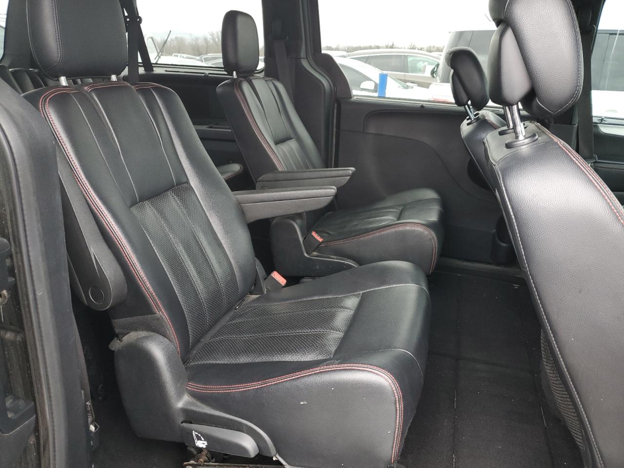 2017 Dodge Caravan - Image 11