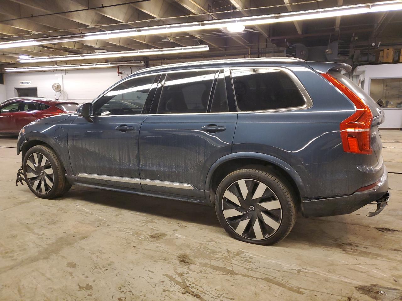 2023 Volvo XC90 - Image 2