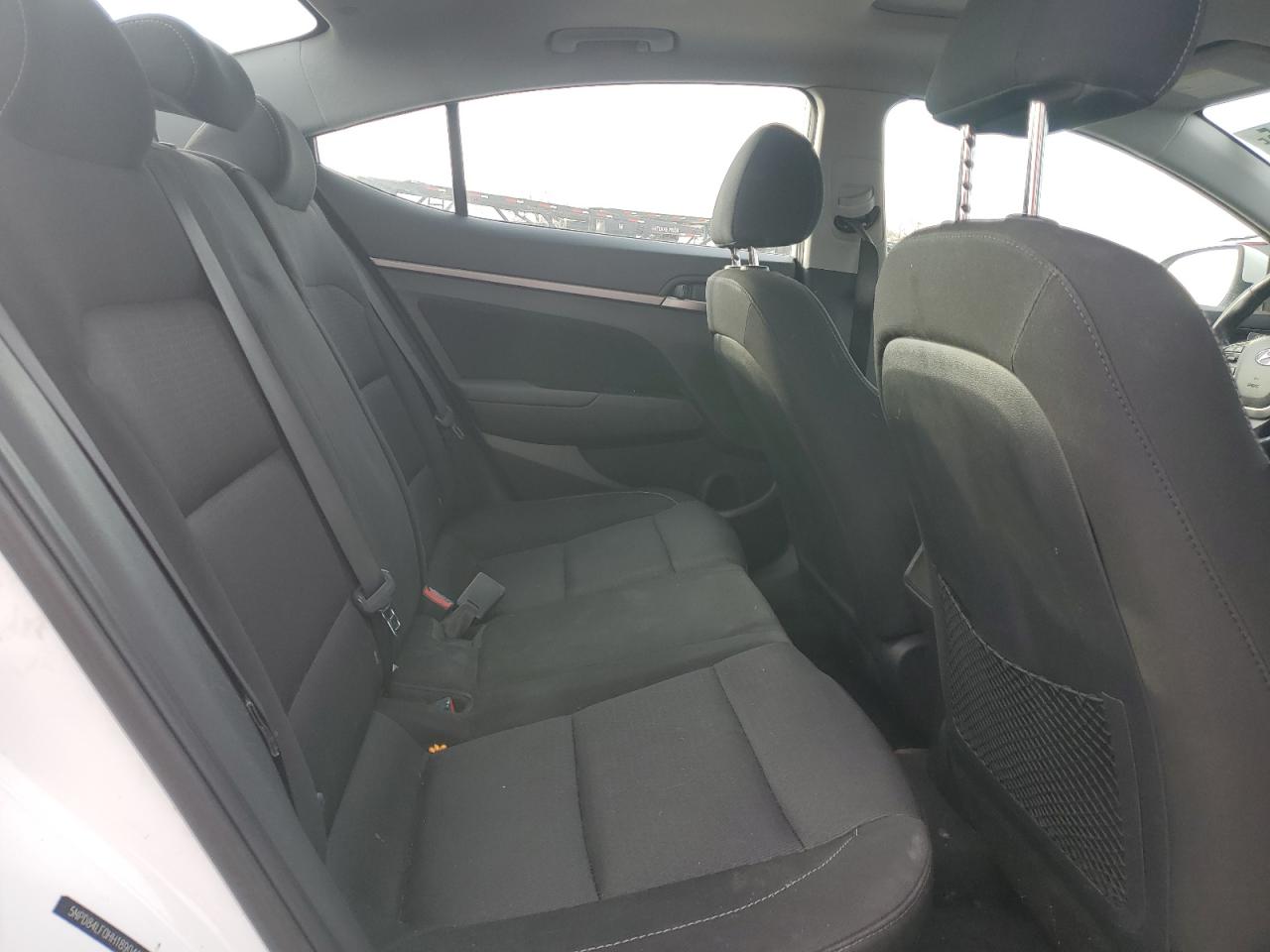 2017 Hyundai Elantra - Image 10