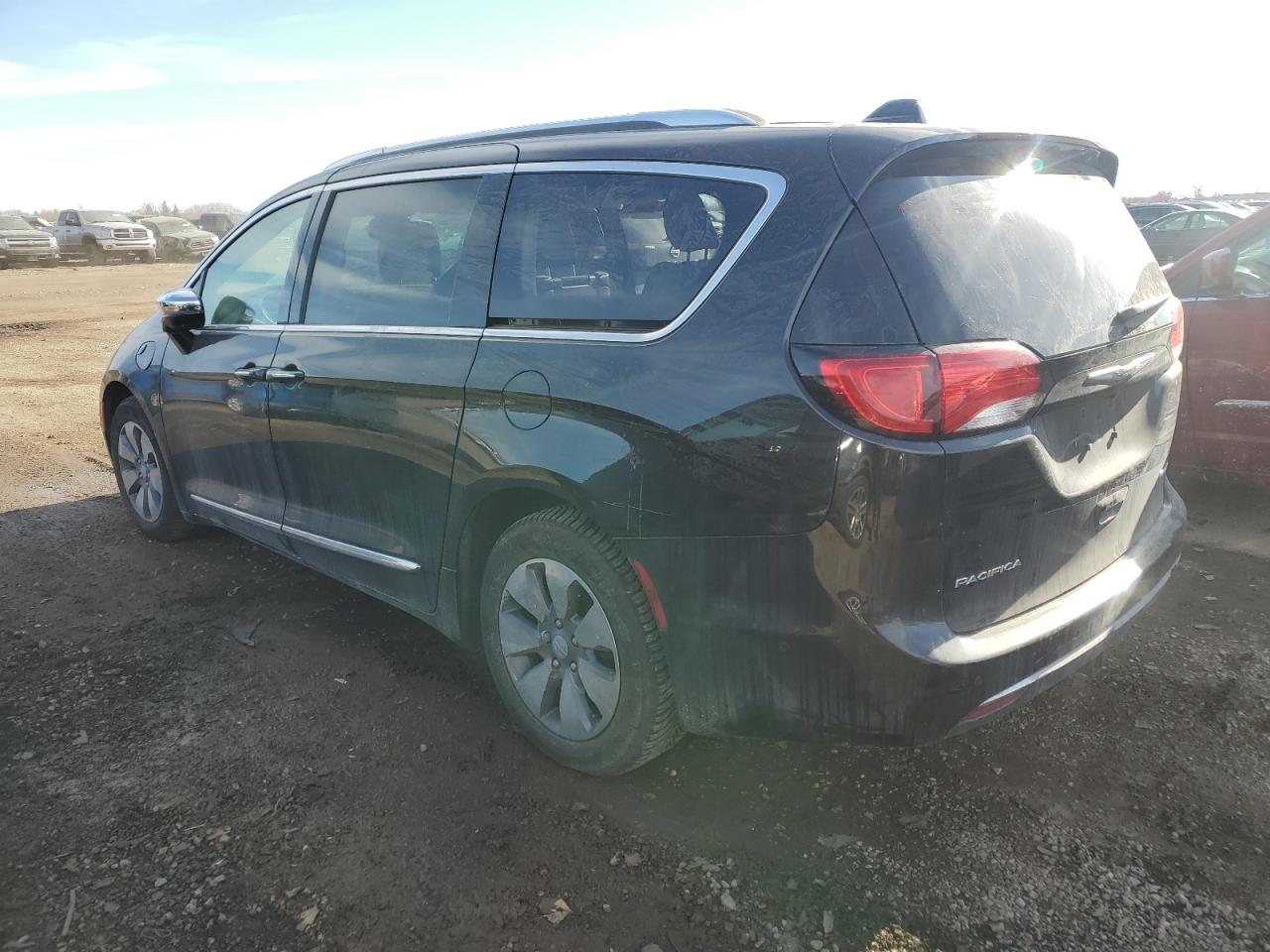 2018 Chrysler Pacifica - Image 2