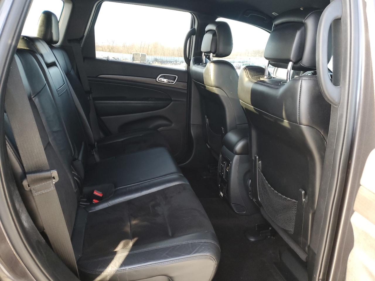 2017 Jeep Grand Cherokee - Image 11