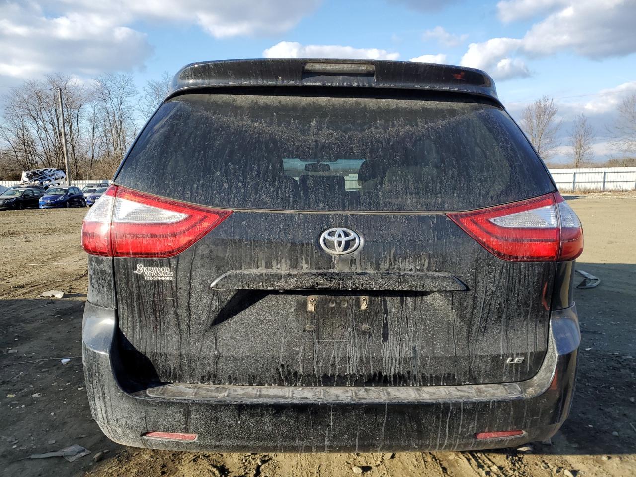 2015 Toyota Sienna - Image 6