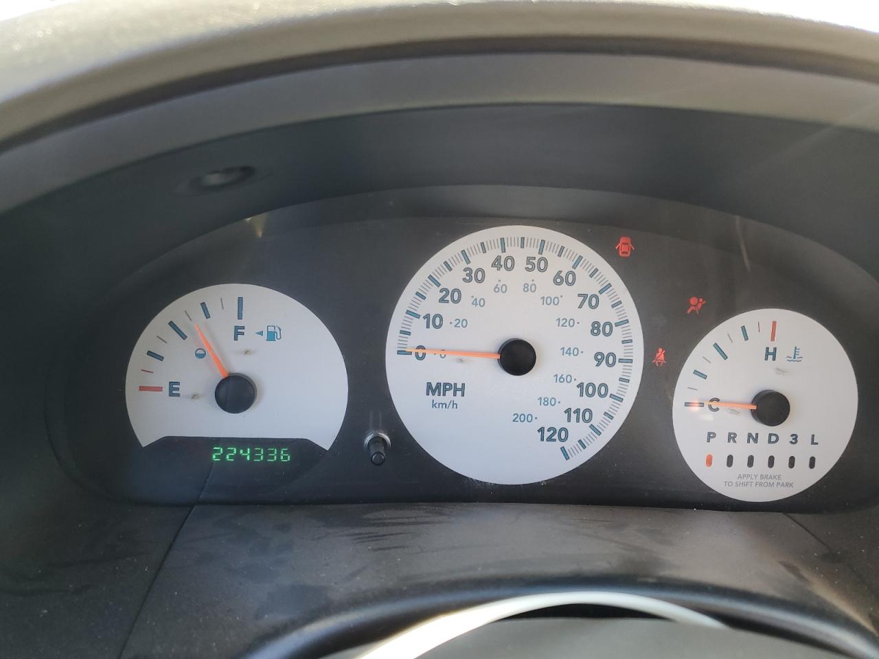 2005 Chrysler Town & Country - Image 9