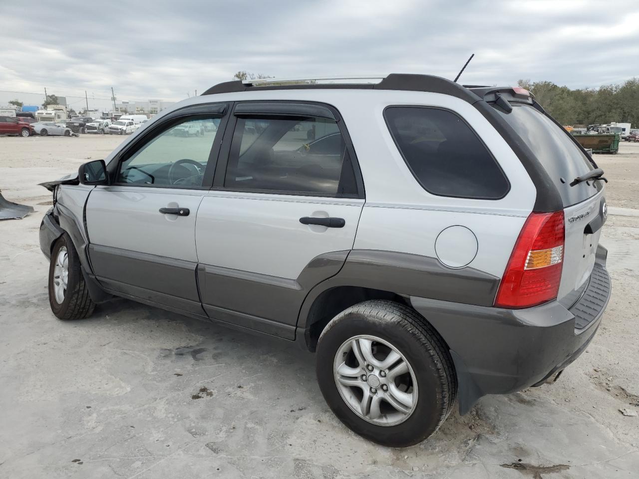2006 Kia Sportage - Image 2