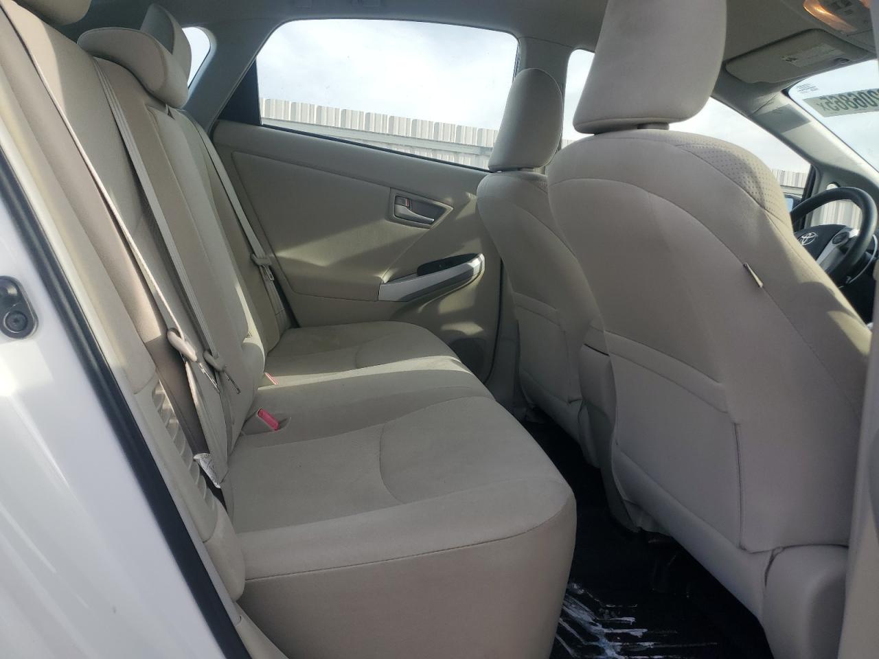 2012 Toyota Prius - Image 10