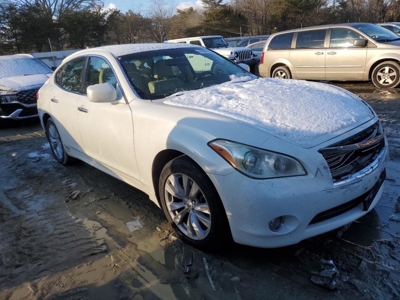 2011 Infiniti M - Image 4